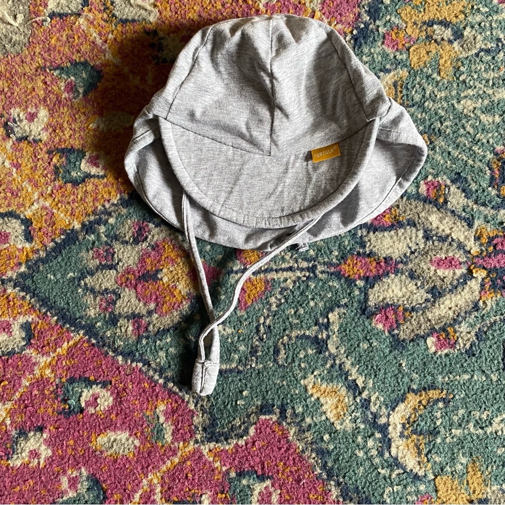 Furtalk Infant Sun Protection Hat Grey Size 0-6 Months Adjustable Neck Flap